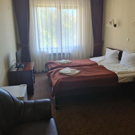 Family Hotel Bela Трявна Экстерьер фото